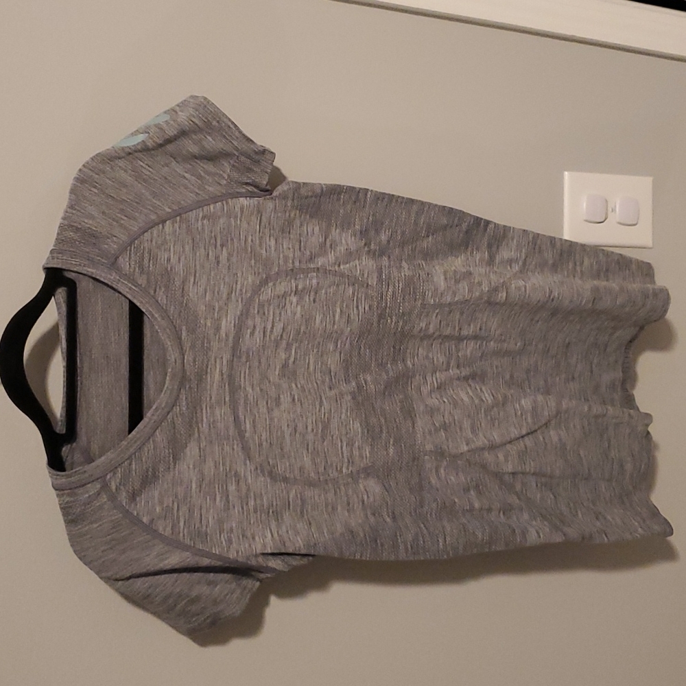 Lululemon peleton shirt